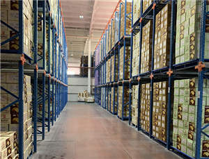 倉庫貨架貫通式